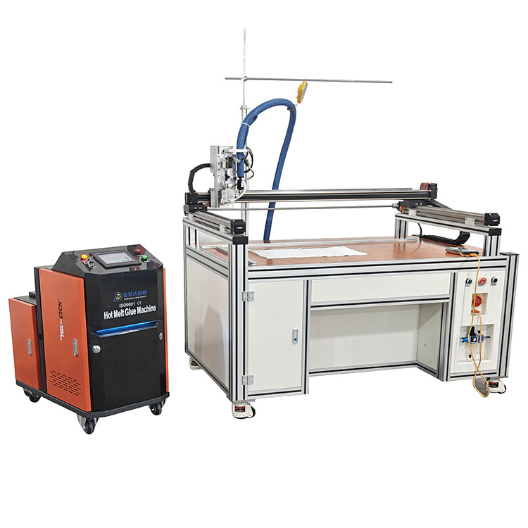 Tatlong-axis dispensing machine